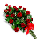 Zamów kwiaty do Polski: Klasyczna Wiązanka Pogrzebowa Z Róż